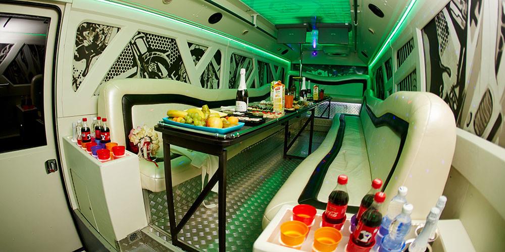 Party Bas — отпразднуйте Новый год на колесах