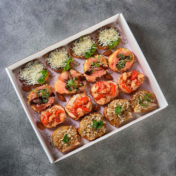Gusto Коллекция закусок на багете 24 шт Gusto Коллекция закусок на багете 24 шт