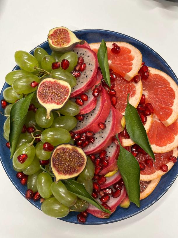 Плато сезонных фруктов Плато сезонных фруктов