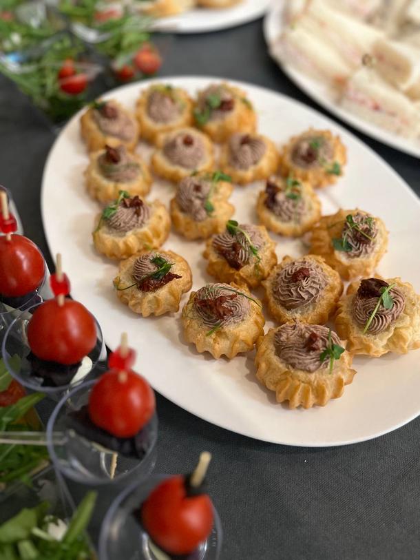 Профитроль с куриным паштетом