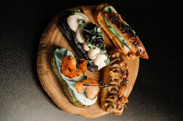 Эклер с креветкой и пряным кремом Эклер с креветкой и пряным кремом