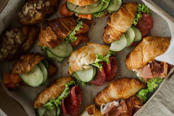 Круассан с Пармой и рикоттой