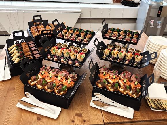 Сытный фуршетный сет с горячими закусками на 10-15 персон в Нижнем Новгороде