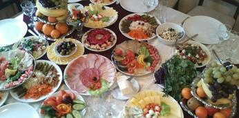 Доставка блюд и напитков на 15 персон