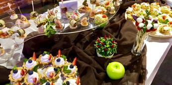 Легкий фуршетный сет с горячим на 8-12 персон