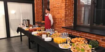 Сытный фуршет с горячими закусками с обслуживанием на 28-32 персон