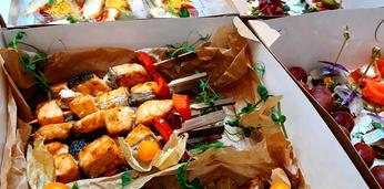 Доставка блюд и напитков на 9 персон