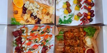 Доставка блюд и напитков на 8 персон