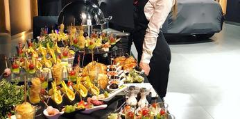 Фуршет с горячими закусками и обслуживанием стандарт на 30 персон
