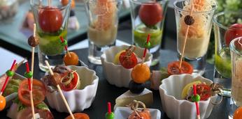 Доставка блюд и напитков на 20 человек