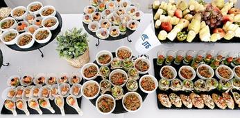 Праздничный фуршетный сет с горячими закусками стандарт на 6 персон