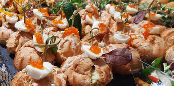 Фуршетный сет с горячими закусками и салатами на 20 персон